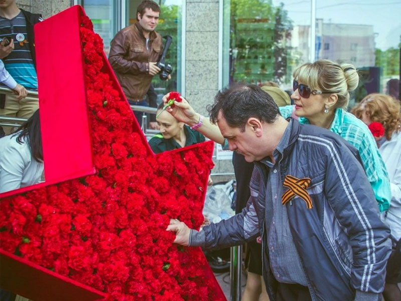 Фотозона звезда из цветов в аренду